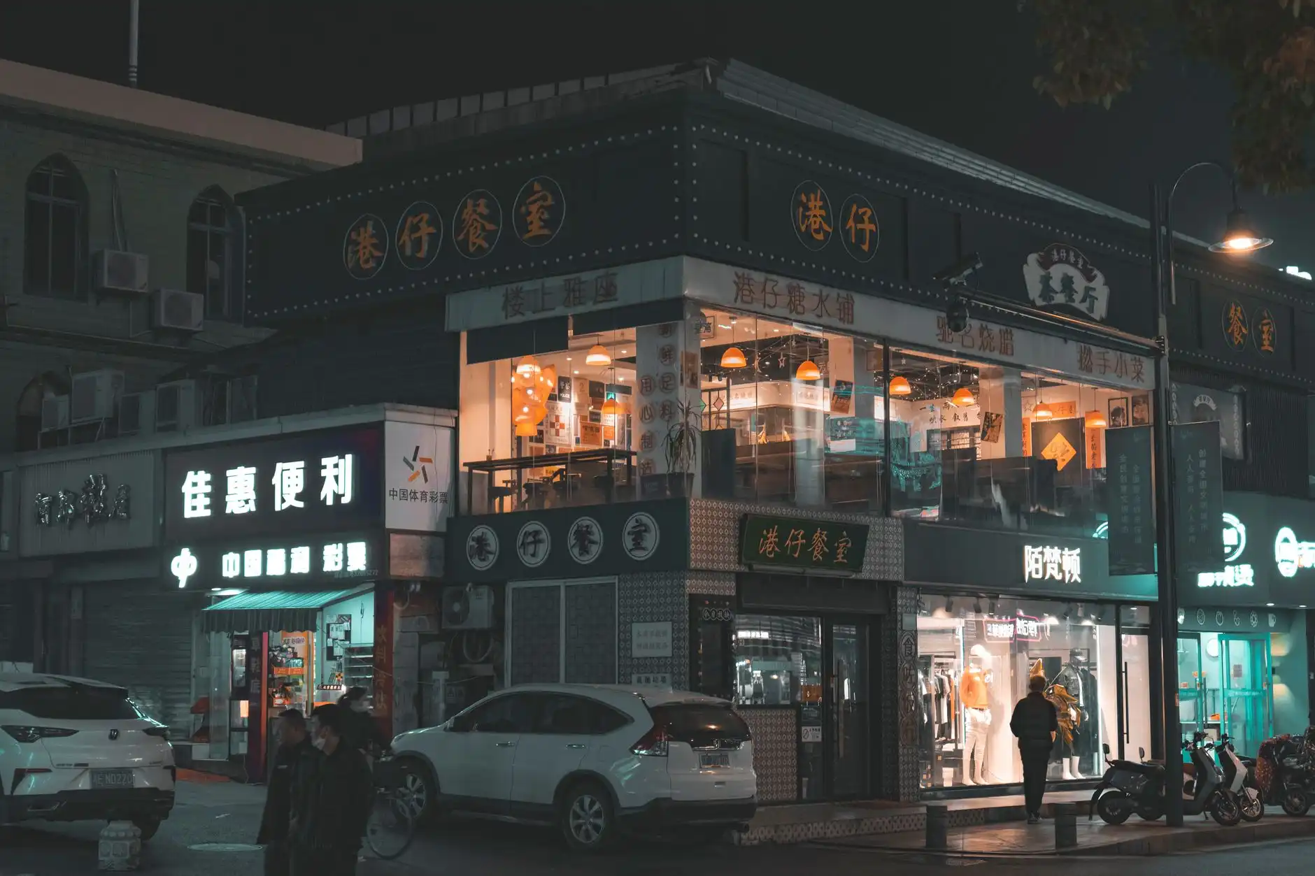 户外发光字灯箱制作常见工艺对比与选型指南
