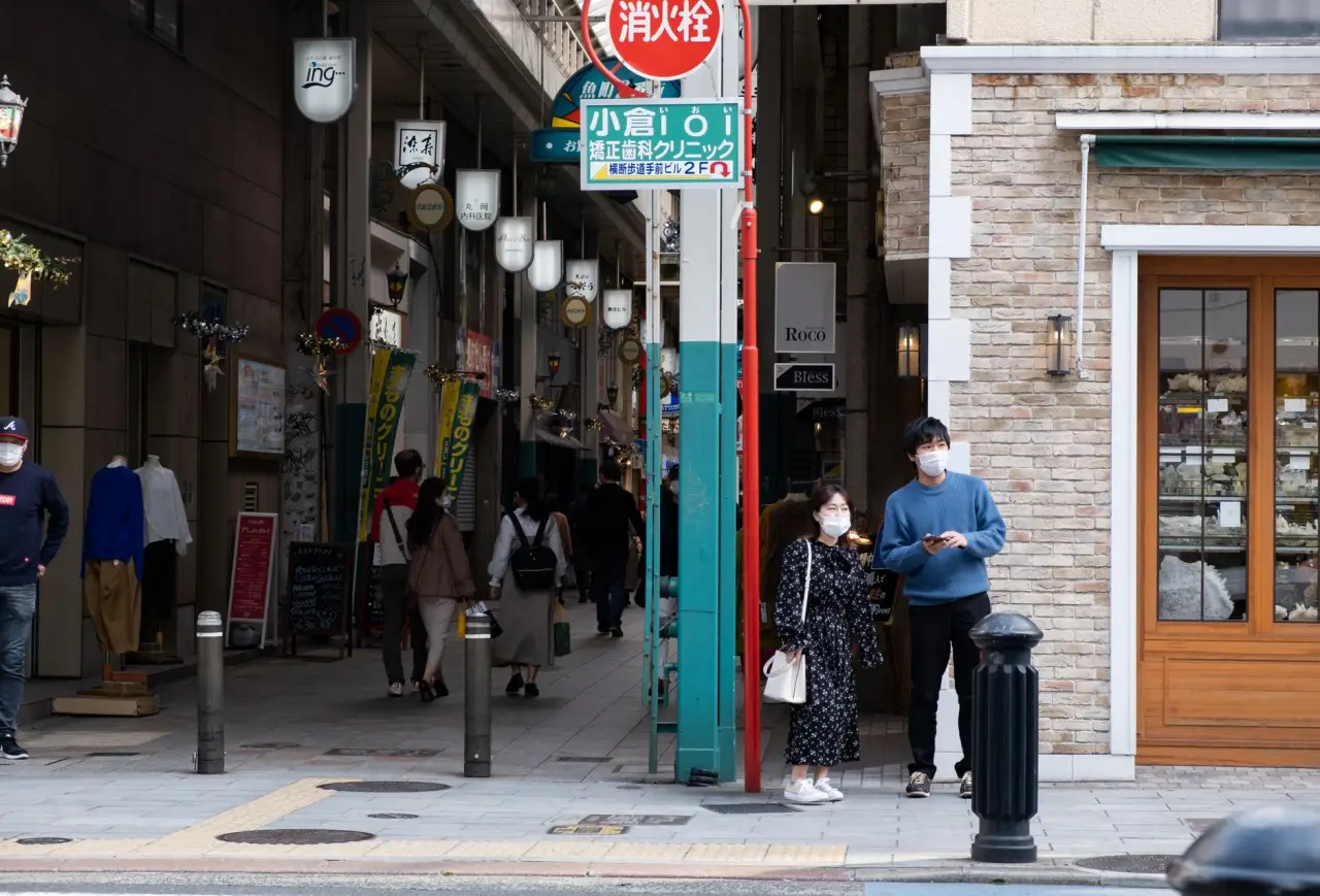商业户外广告发光字安装技术要点与安全规范详解