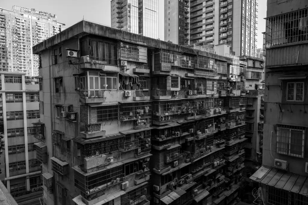 2025年上海户外广告工程安全施工新规与合规要点解析