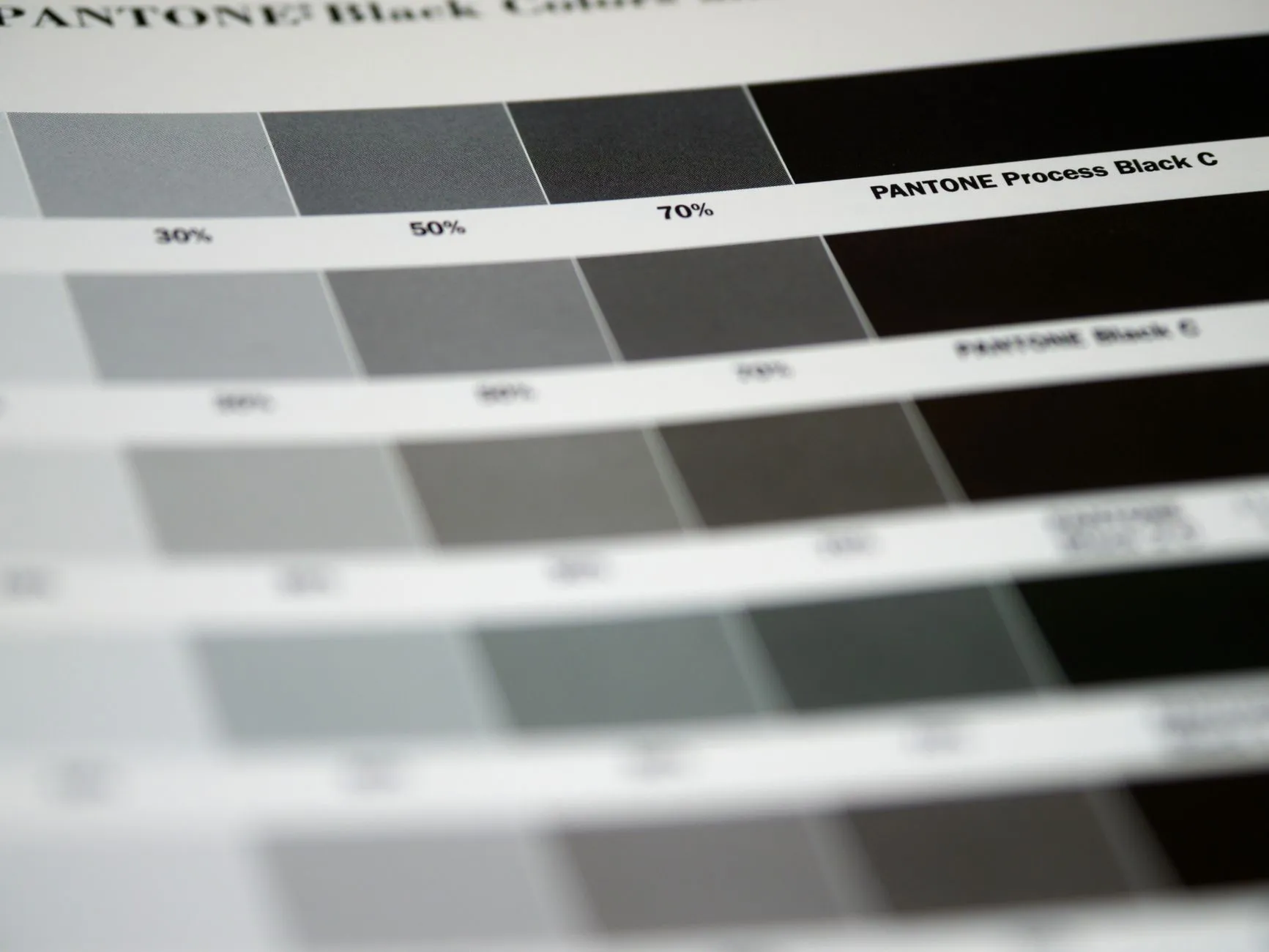 商业综合体户外广告工程安全施工关键环节解析