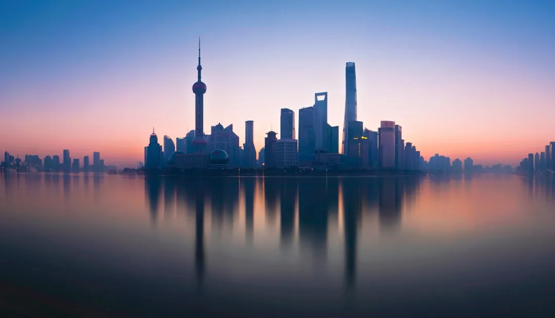 商业街区户外广告灯箱制作工艺与常见技术问题解析